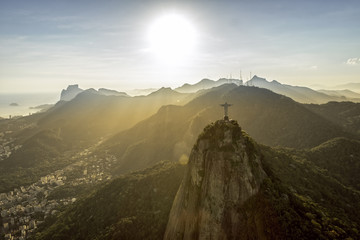 Obraz premium Rio de Janeiro, Brazil : Aerial view of sunset above mountains