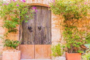 Obraz premium Holz Tür Haus Mediterran Wohnen Dorf Idylle