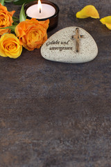 Stein mit Trauerspruch