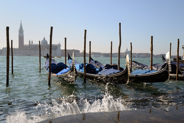 Fototapeta na wymiar Gondoles à Venise