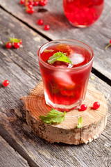 Cold Refreshing Berry Hibiscus Iced Tea with Mint