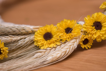Wheat and yellow daisies arranged