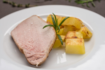 Iberico Schweinefleisch und Bratkartoffeln