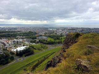 Obraz premium View atop Arthur's Seat in Edinburgh - landscape color photo