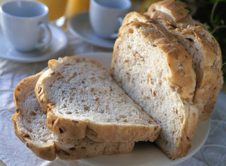 カットされたライ麦のパン