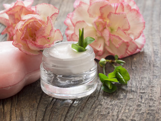 natural facial cream, fresh as flowers