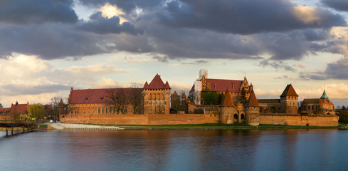 Zamek krzyżacki w Malborku,Polska © Mike Mareen