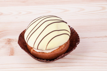 Cake with white fudge