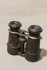 Antique leather binoculars (close-up) - obrazy, fototapety, plakaty
