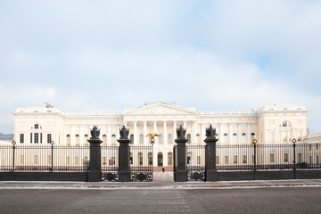 Obraz premium The building of the Russian Museum in St. Petersburg in winter.