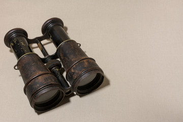 Antique leather binoculars (expanded) - obrazy, fototapety, plakaty
