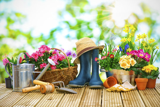Fr&uuml;hling, Garten, Gartenarbeit, Gartenwerkzeug, Blumen