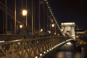 Fototapeta na wymiar Chain Bridge 