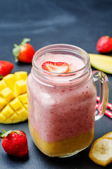 Mango strawberry banana smoothie