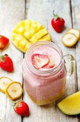 Mango strawberry banana smoothie