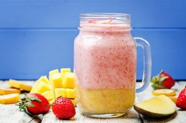 Mango strawberry banana smoothie