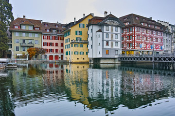 Obraz premium City of Luzern and reflection of old town in The Reuss River, Switzerland