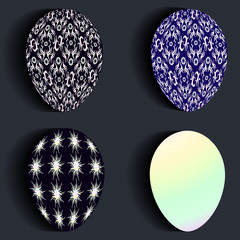 набор пасхальных яиц на синем фоне