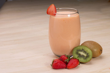zumo kiwis y fresas