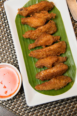  Deep fried spicy chicken wing with chili sauce