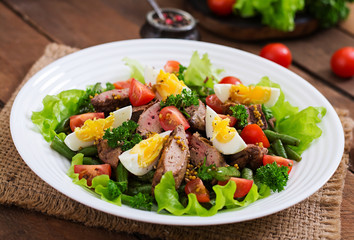 Warm salad with chicken liver, green beans, eggs, tomatoes and b