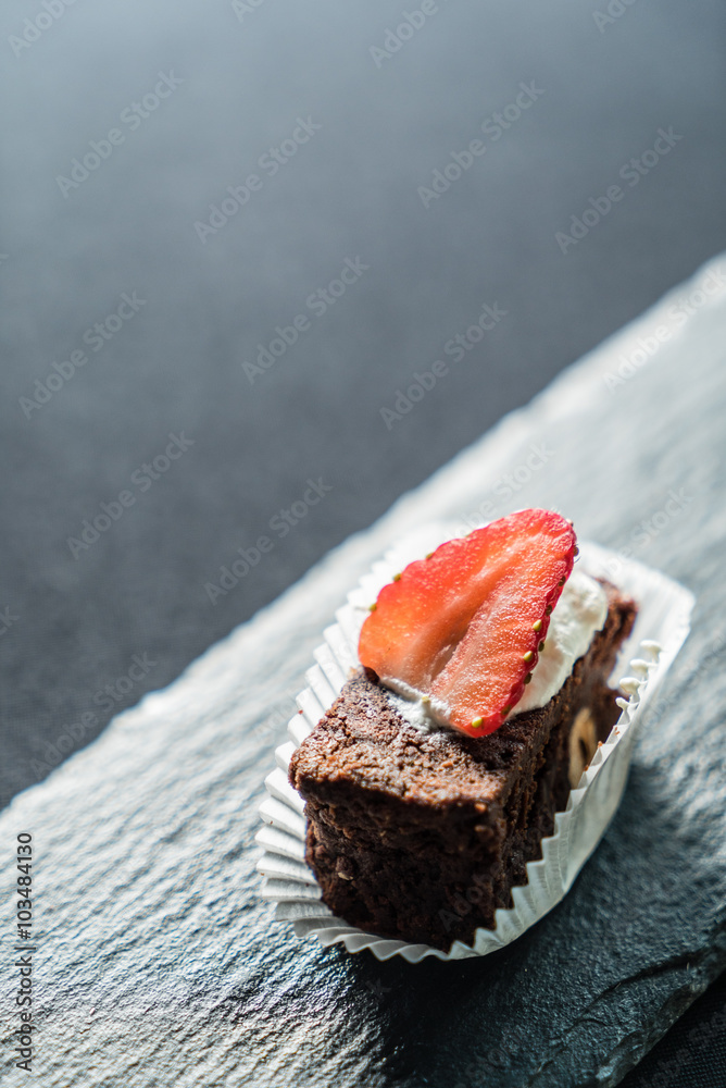 Wall mural brownie with strawberry