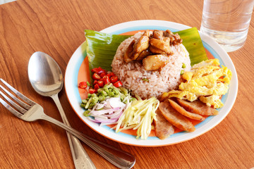 shrimp fried with rice and spice herbal in one dish