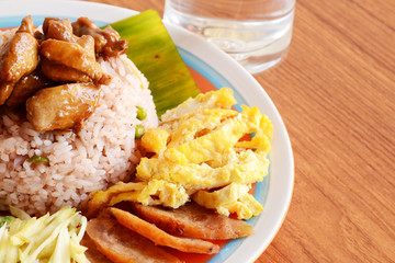 shrimp fried with rice and spice herbal in one dish