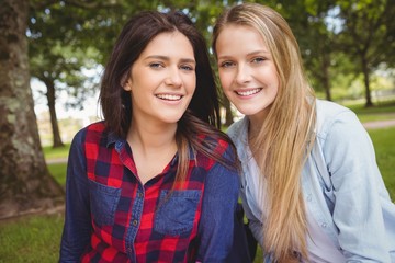 Obraz premium Smiling females students posing 