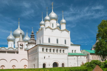 Fototapeta na wymiar Church of the Resurrection and the Assumption Cathedral in the Kremlin of Rostov Velikiy
