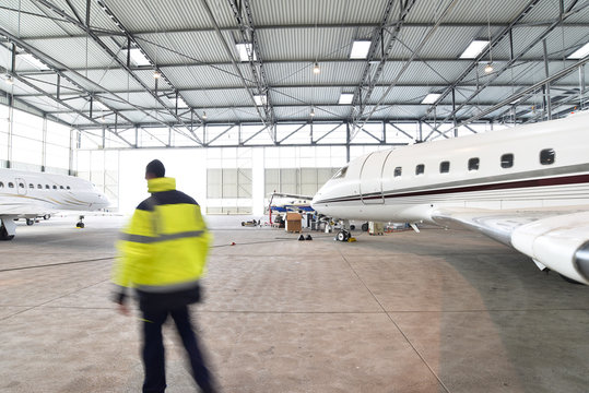 
Hangar for repair and maintenance of aircraft // Hangar zur Instandhaltung und Wartung von Flugzeugen