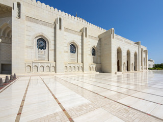 Fototapeta na wymiar Große Sultan-Qabus-Moschee,eine der weltweit größten Moscheen, Muscat, Maskat, Sultanat Oman, Golfstatt, Arabische Halbinsel, Naher Osten, Asien