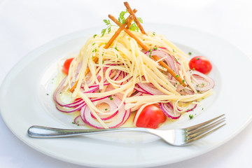 Wurstsalat mit Käse