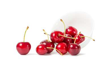 Obraz na płótnie Canvas Ripe cherries with ceramic bowl - isolated on white background