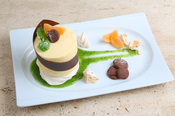 Orange cake with cookies