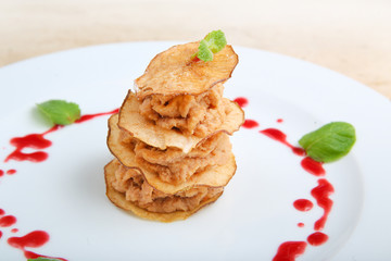 Pieces of roasted meat with pear chips