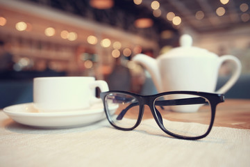 concept vision glasses, breakfast