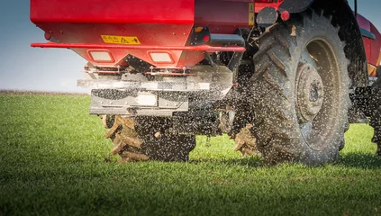 Tuinposter  tractor fertilizing in field © Dusan Kostic