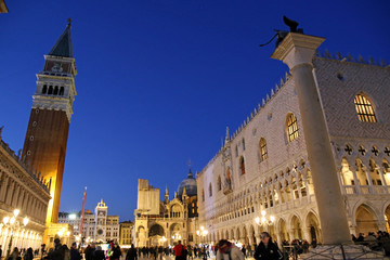 Naklejka premium Venezia by night