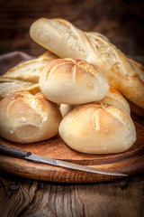 Several kaiser rolls and baquette.
