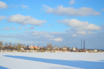 Obraz premium Coast of the river Neva on the outskirts of St. Petersburg