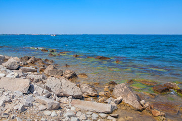 Fototapeta na wymiar stones on the sea shore