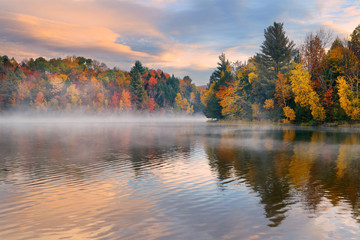 Fototapeta na wymiar Lake Autumn Foliage