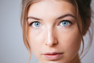 Naklejka premium Closeup portrait of a beautiful woman