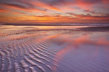 Foto op Aluminium Prachtige zonsondergang en reflecties op het strand bij eb © sara_winter