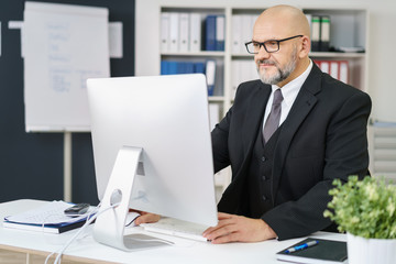 erfolgreicher unternehmer im büro