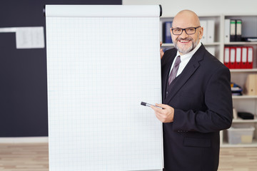 manager präsentiert am flipchart