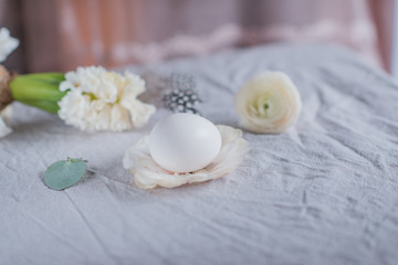 Fototapeta na wymiar Still life egg and flowers