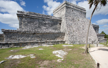 Fototapeta na wymiar Watchtower at Tulum Mayan site