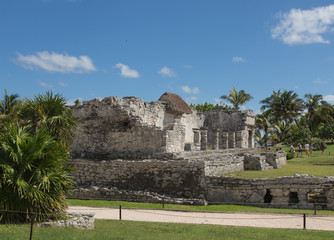 Fototapeta na wymiar Tulum Mayan complex in Mexico